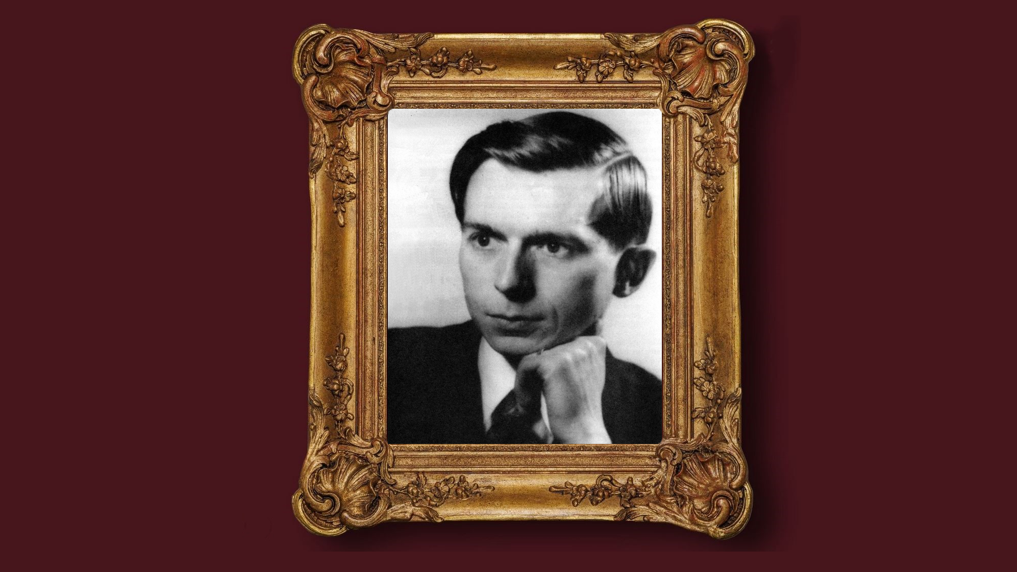 Empfangshalle des Herbert Fritsche Museums mit Porträt in barockem Rahmen auf bordeauxroter Wand