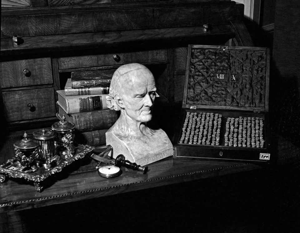 Büste von Samuel Hahnemann